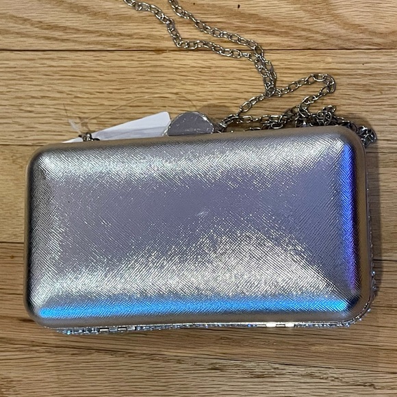🌟Brand New Purse… Never Used!! 🤍Can Be Used As a Clutch Or With A Strap - Picture 5 of 7